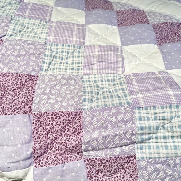 Hand Quilted Quilt Set with 2 Shams Queen Size - Picture 9 of 16